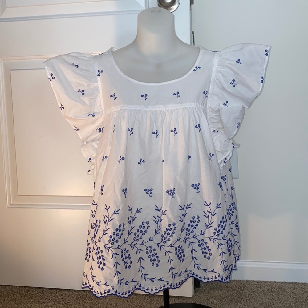 Gap eyelet with blue embroidery white top Large